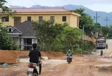 Người dân khốn khổ vì dự án chống ngập đào lên rồi... bỏ đó