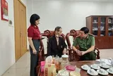 Đúng ngày giá vàng rớt mạnh, cụ ông mang 1,2 cây vàng cùng 50 triệu đến Agribank giao dịch: Công an mời làm việc gấp