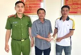 Được công ty chuyển khoản 10 triệu đồng kèm nội dung "thanh toán lương", người đàn ông phải đến công an trình báo