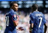 Tại sao Mbappe mặc áo một mình một kiểu ở World Cup?