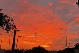 Cảnh tượng lạ trên bầu trời Hà Nội sáng sớm 23/6: Chuyện gì đang xảy ra với những đám mây đỏ rực?