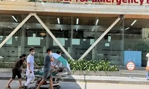 Nắng nóng vượt ngưỡng 40 độ C, bệnh viện Bạch Mai tiếp nhận nhiều ca say nắng, sốc nhiệt