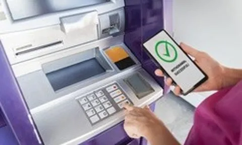 Sử dụng cây ATM của ngân hàng khác nộp tiền vào tài khoản của mình có được không?