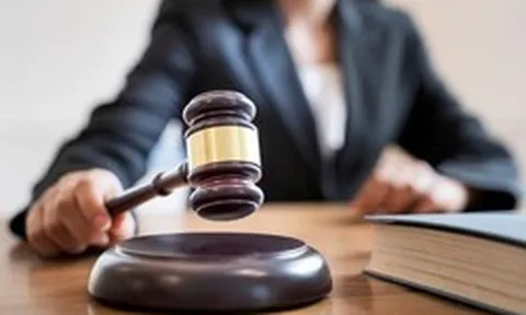 Ngân hàng khởi kiện loạt người dùng thẻ tín dụng: Lãi suất trên 30%, nợ xấu nhiều năm không trả