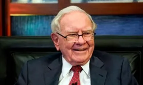 Chế độ ăn "như trẻ 6 tuổi" giúp tỉ phú Warren Buffett 95 tuổi vẫn khỏe mạnh, minh mẫn, bác sĩ tiết lộ: Bí quyết không nằm ở những gì bạn ăn!