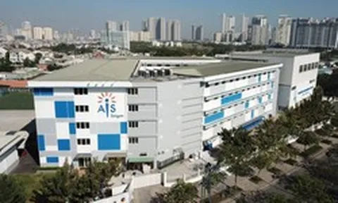 TP.HCM có 1 ngôi trường sở hữu 3 cơ sở hiện đại, sân bóng chuẩn FIFA và khu nội trú cao cấp, thu học phí gần 1 tỷ đồng/năm