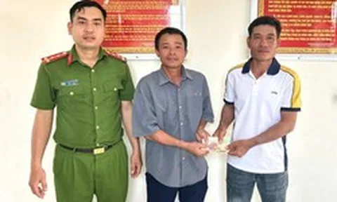 Được công ty chuyển khoản 10 triệu đồng kèm nội dung "thanh toán lương", người đàn ông phải đến công an trình báo