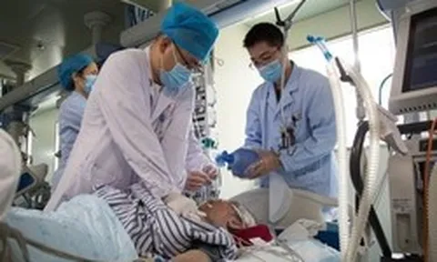 Bỏ nước ngọt để uống 1 loại nước "lành mạnh hơn", người đàn ông 28 tuổi bất ngờ phải cấp cứu: "Đến muộn chút nữa có thể không qua khỏi"
