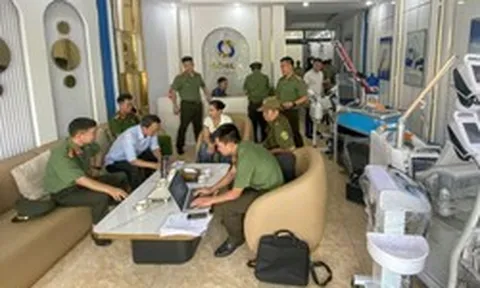 Shipper học hết lớp 9 đóng vai bác sĩ, tạo hình thẩm mỹ phụ khoa cho khách