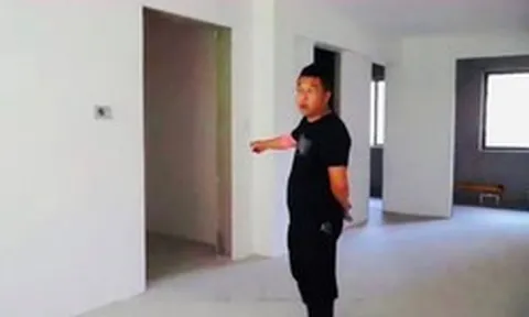 Mua căn hộ 117 m² với giá hơn 7 tỷ đồng, người đàn ông phát hiện nhà không có cửa chính, chủ đầu tư tuyên bố: “Có thể vào bằng cửa sổ”