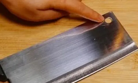 Tại sao trên dao thường xuất hiện lỗ tròn?